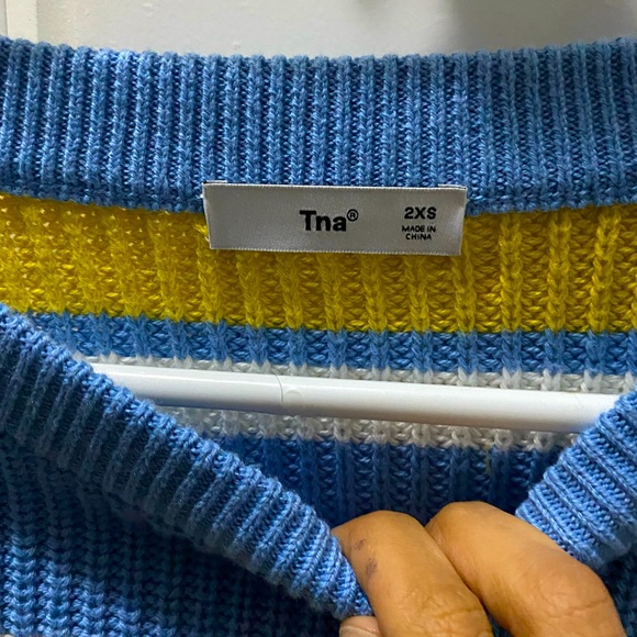 Aritzia TNA Century Sweater in XXS - Picture 4 of 6